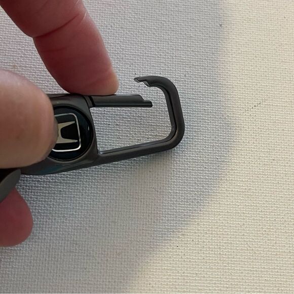 Honda Key Fob Keychain in Black Metal NWT - Picture 2 of 4